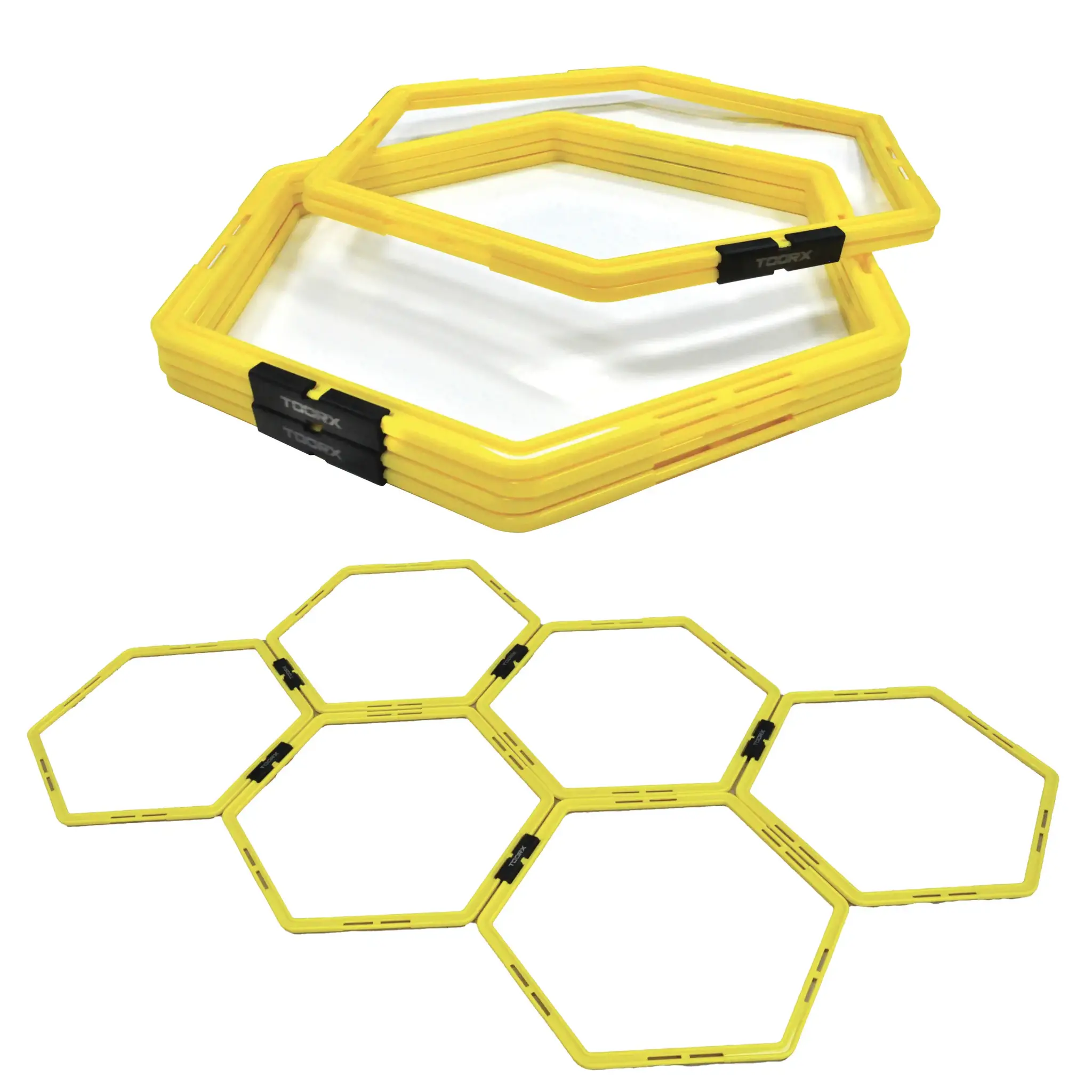 Ensemble d'anneaux d'agilité hexagonaux jaunes empilés et disposés.