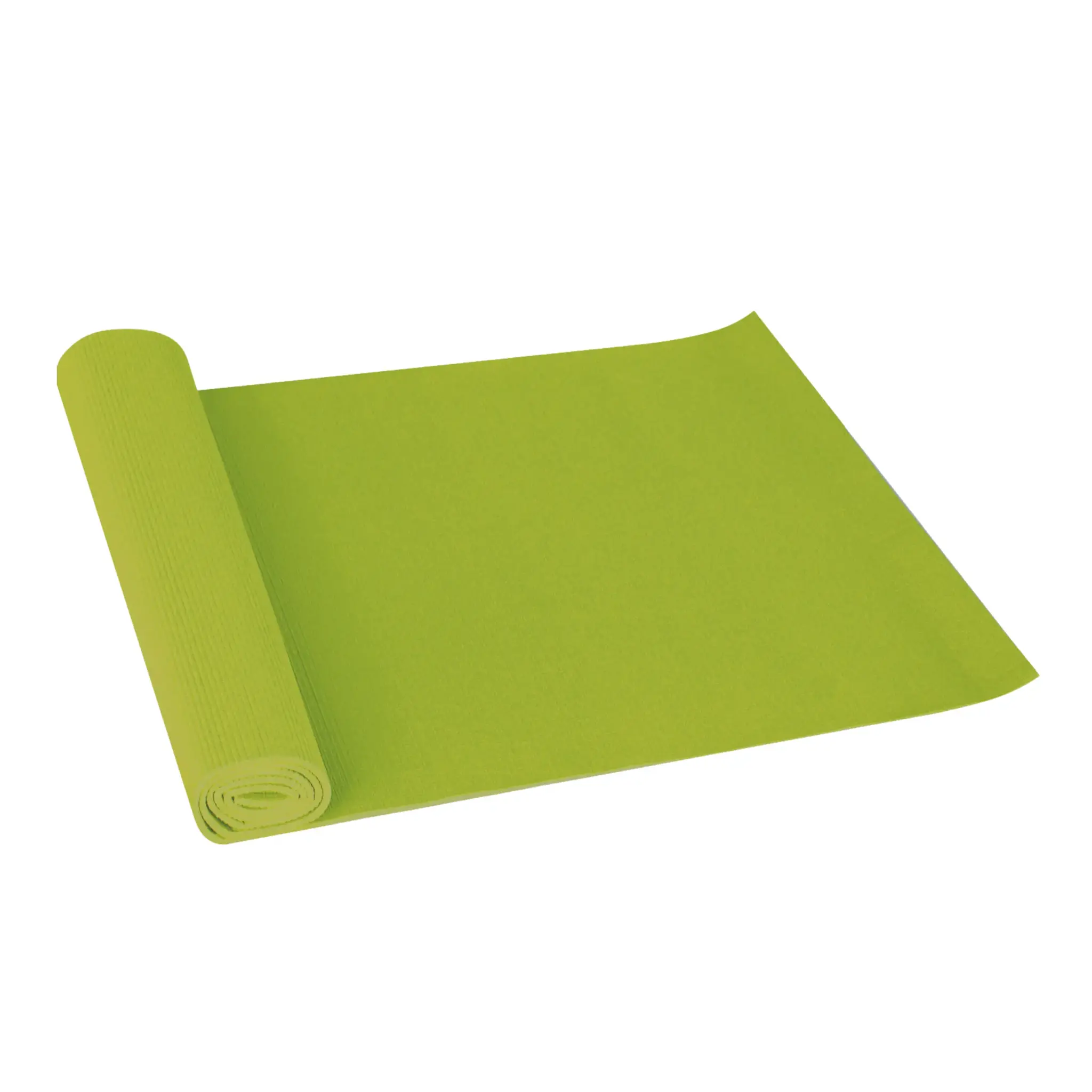 Tapis de yoga vert, enroulé à une extrémité, sur fond blanc.