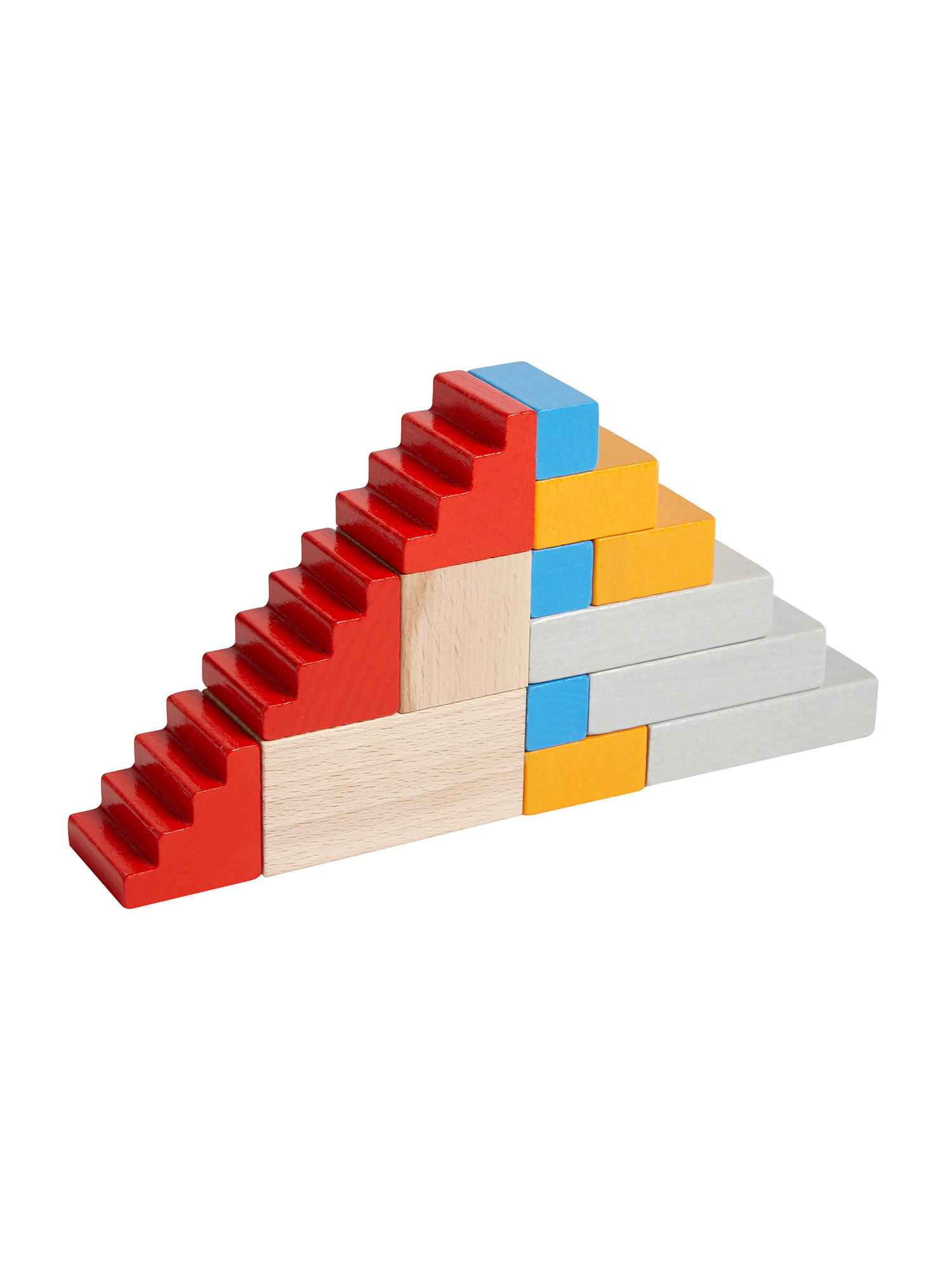 Eine Holztreppe aus farbigen Blöcken, die pyramidenförmig gestapelt sind. Rote, blaue, gelbe und graue Blöcke.