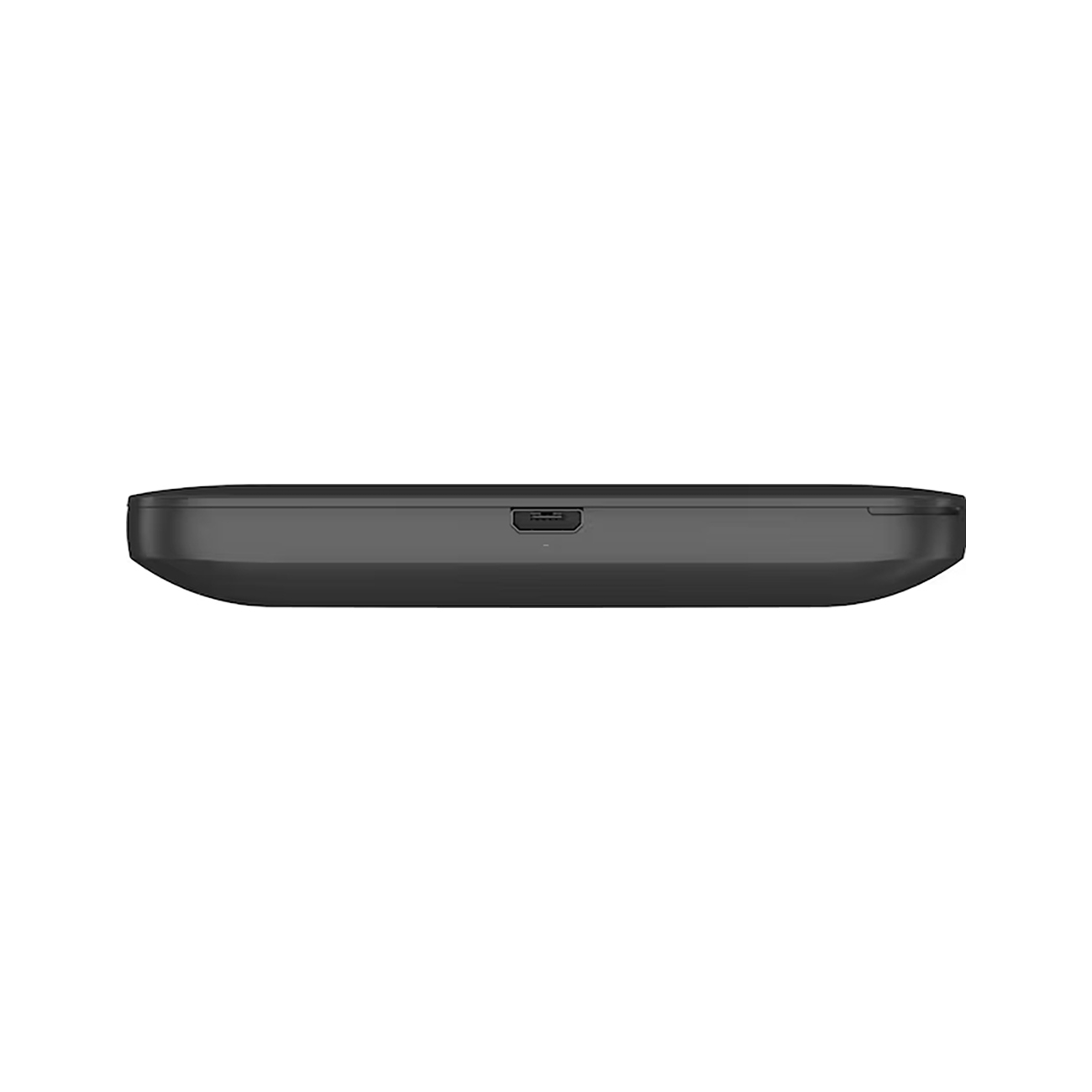 Ein schwarzes Gerät, wahrscheinlich ein Ladegerät, von unten gesehen. Ein Micro-USB-Anschluss ist sichtbar.
