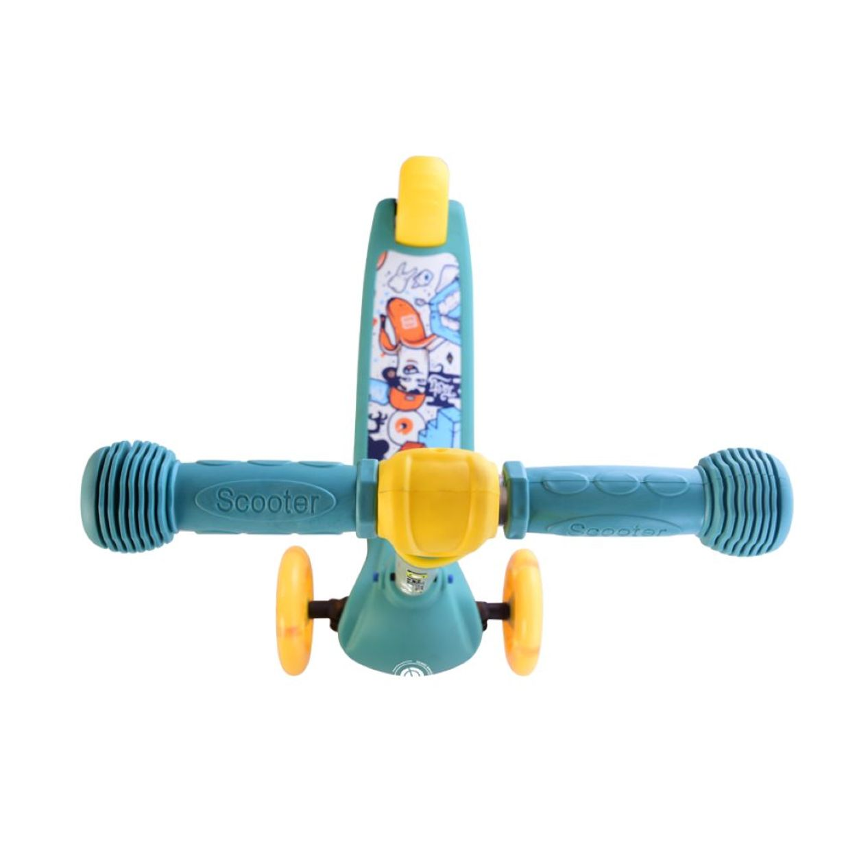 Vista superior de un patinete verde con tres ruedas, un tallo amarillo y manillar.