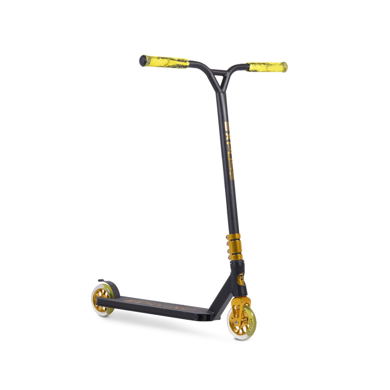 Schwarzer und goldener Roller mit gelben Rädern und Lenker.