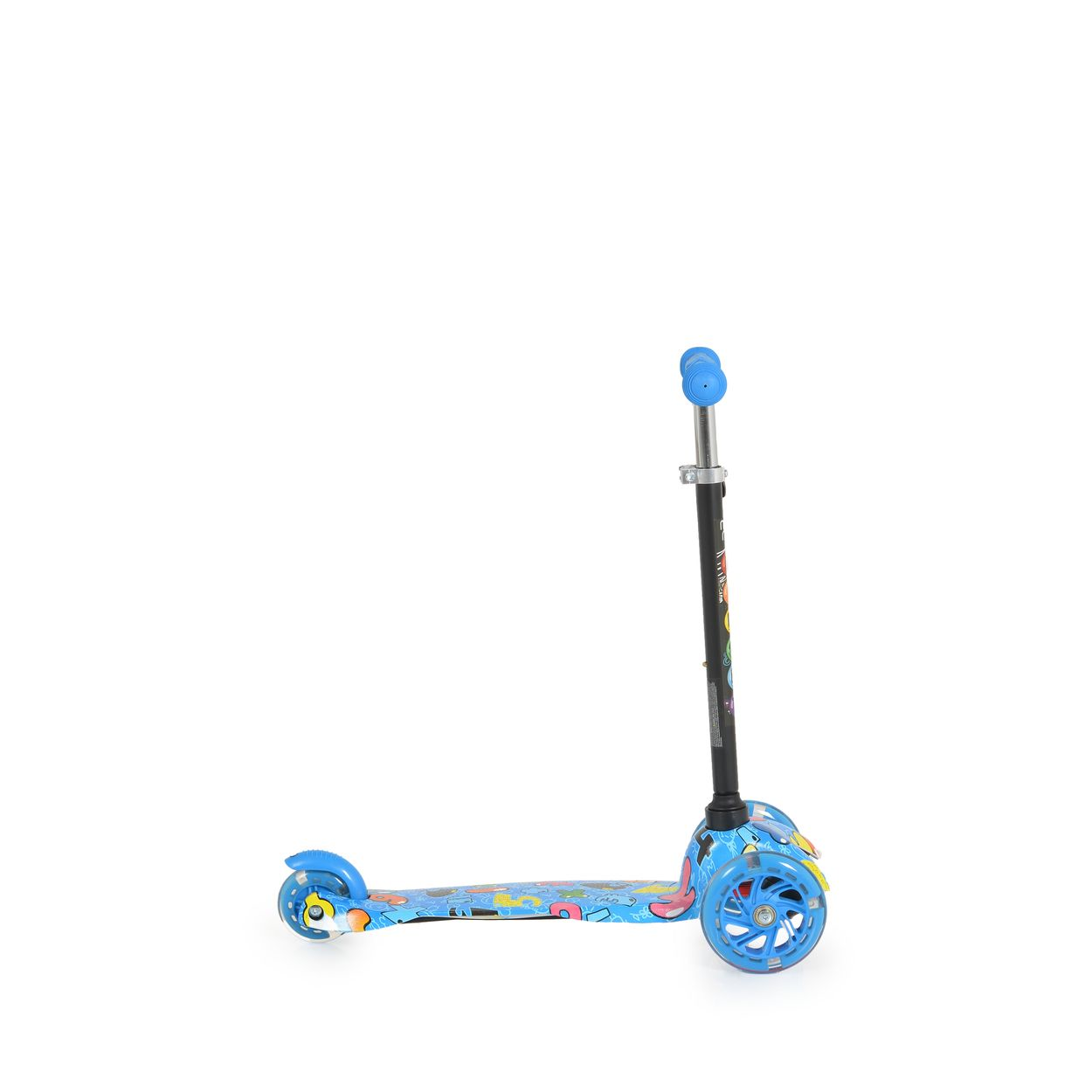 Ein blauer und weißer Roller mit drei Rädern auf weißem Hintergrund.