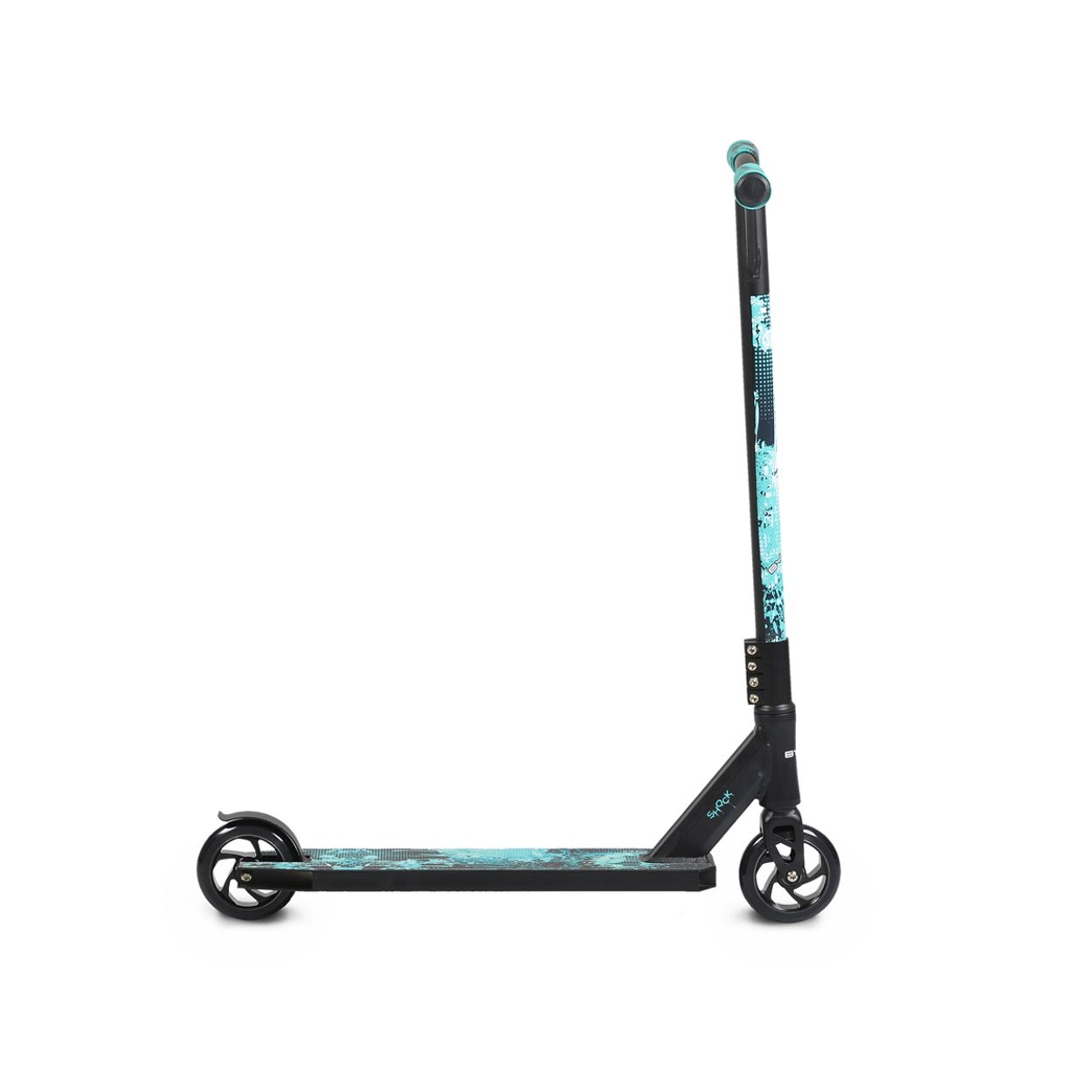 Schwarzer und tealfarbener Roller mit weißem Hintergrund.