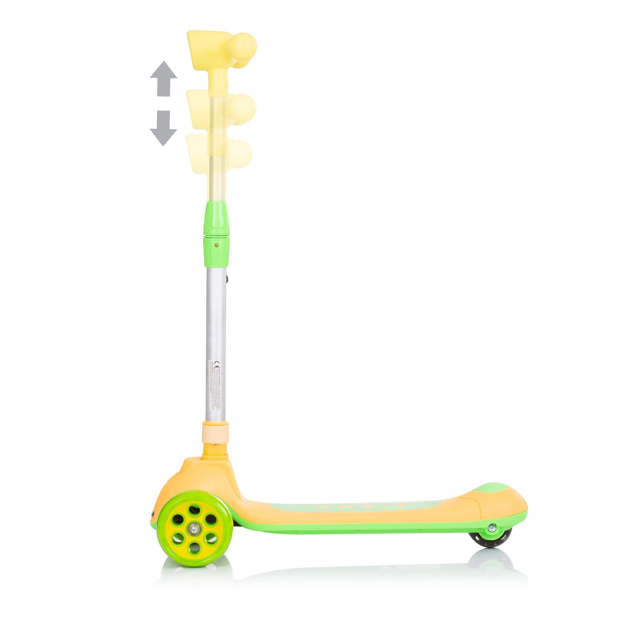 Patinete amarillo y verde con altura ajustable. Tiene tres ruedas y un manillar amarillo.