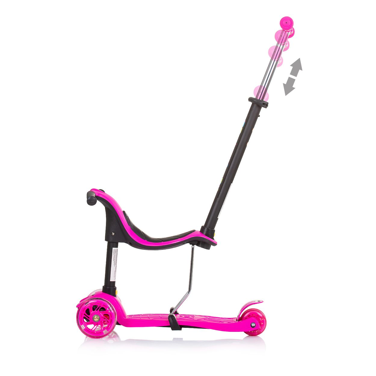 Pinker Globber Roller mit Sitz. Verstellbarer Lenker. Pinke Räder und schwarzer Rahmen.