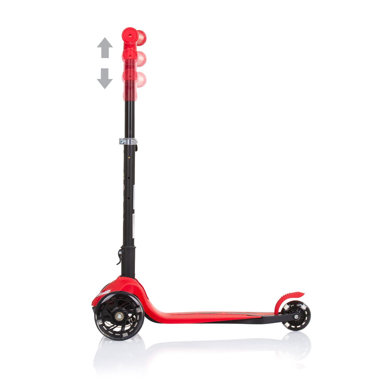 Roter und schwarzer Roller mit drei Rädern. Der Lenker erstreckt sich nach oben.