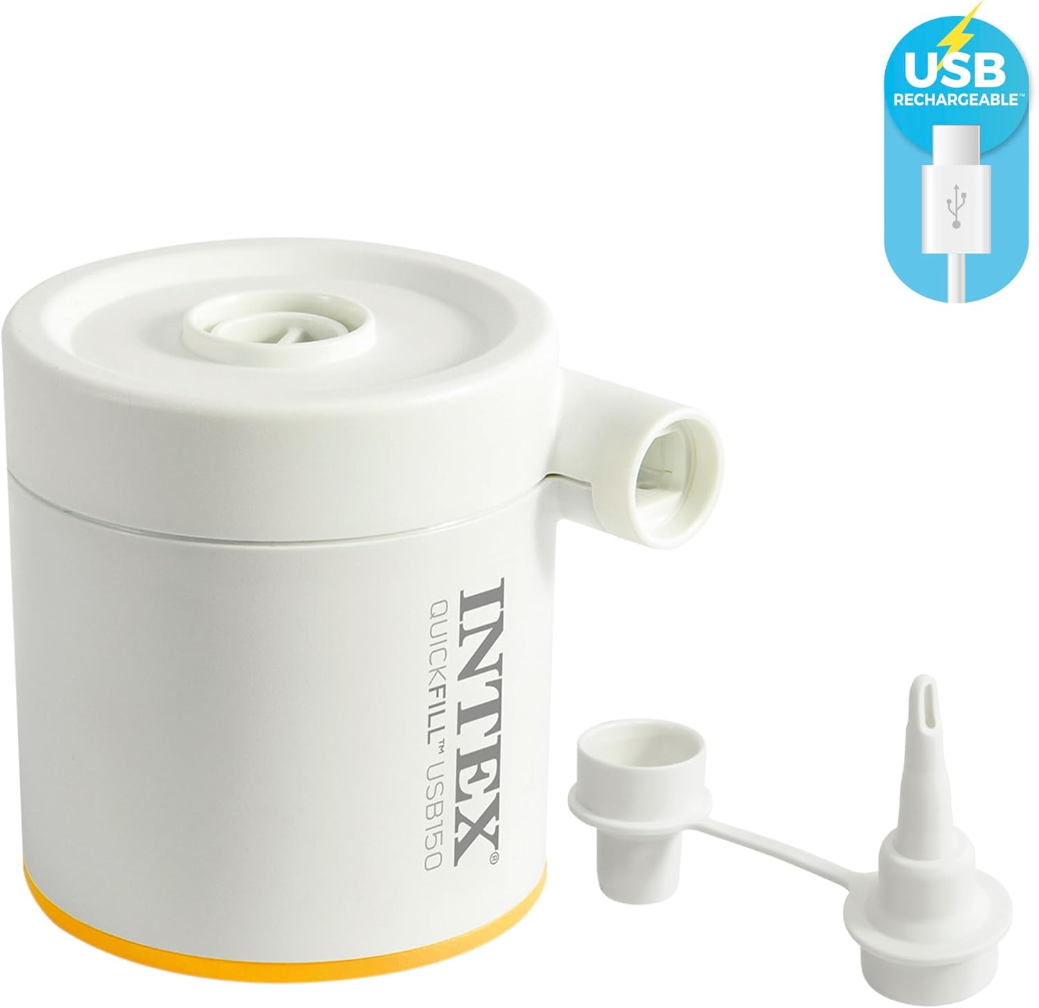Een wit-oranje luchtpomp met hulpstukken en een USB-poortlabel. Witte achtergrond.