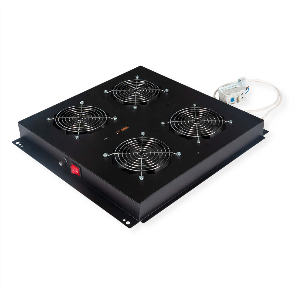 Unità ventola server in metallo nero con quattro ventole e un interruttore on/off, isolata su bianco.