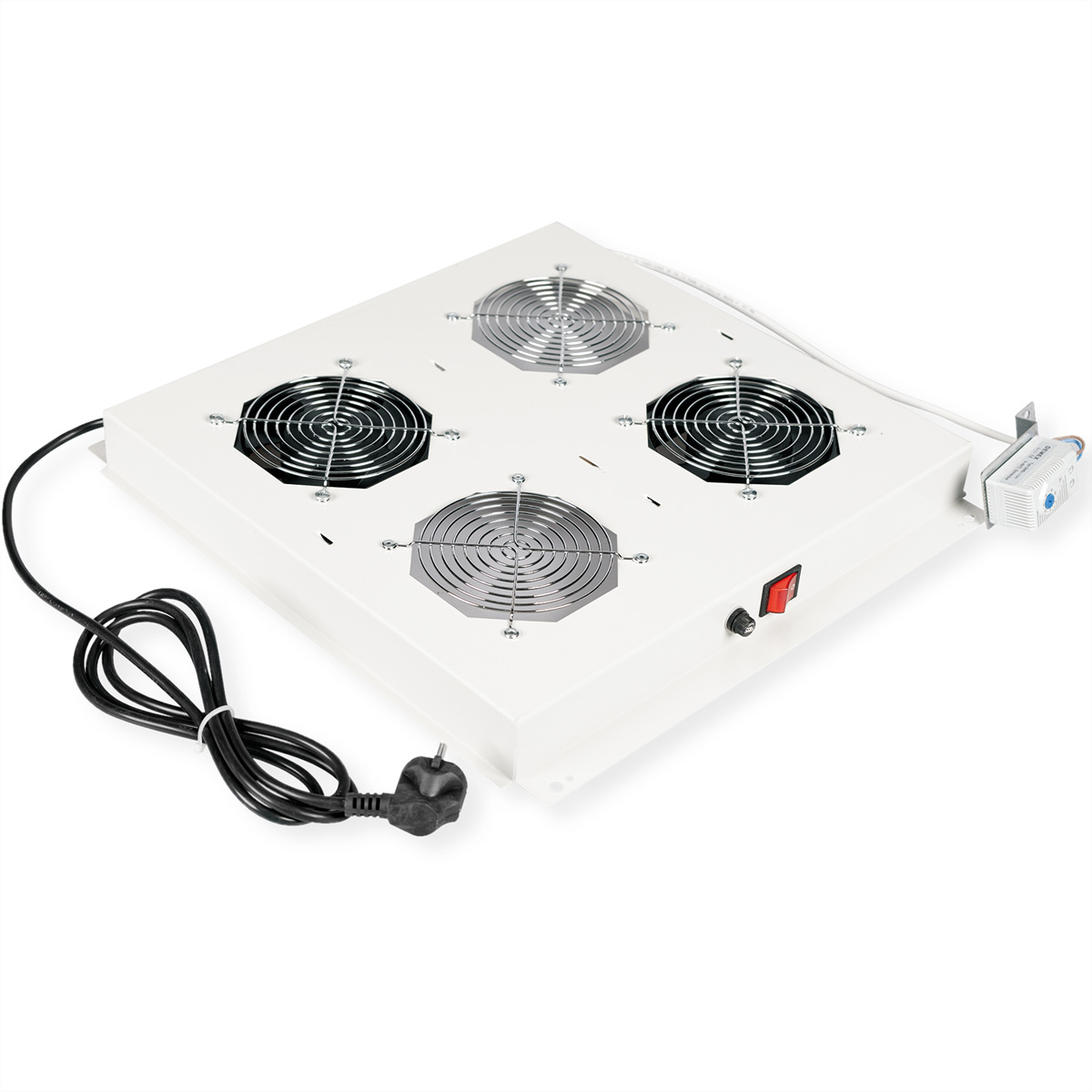 Prodotto rettangolare bianco con quattro ventole. Interruttore rosso, cavo nero. Sfondo bianco.