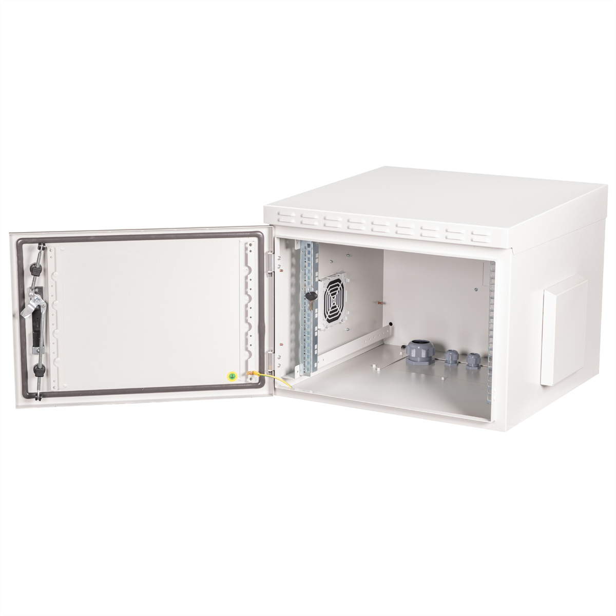 Armadio bianco per montaggio su rack aperto con una porta socchiusa. Interno con ventola e connettori.