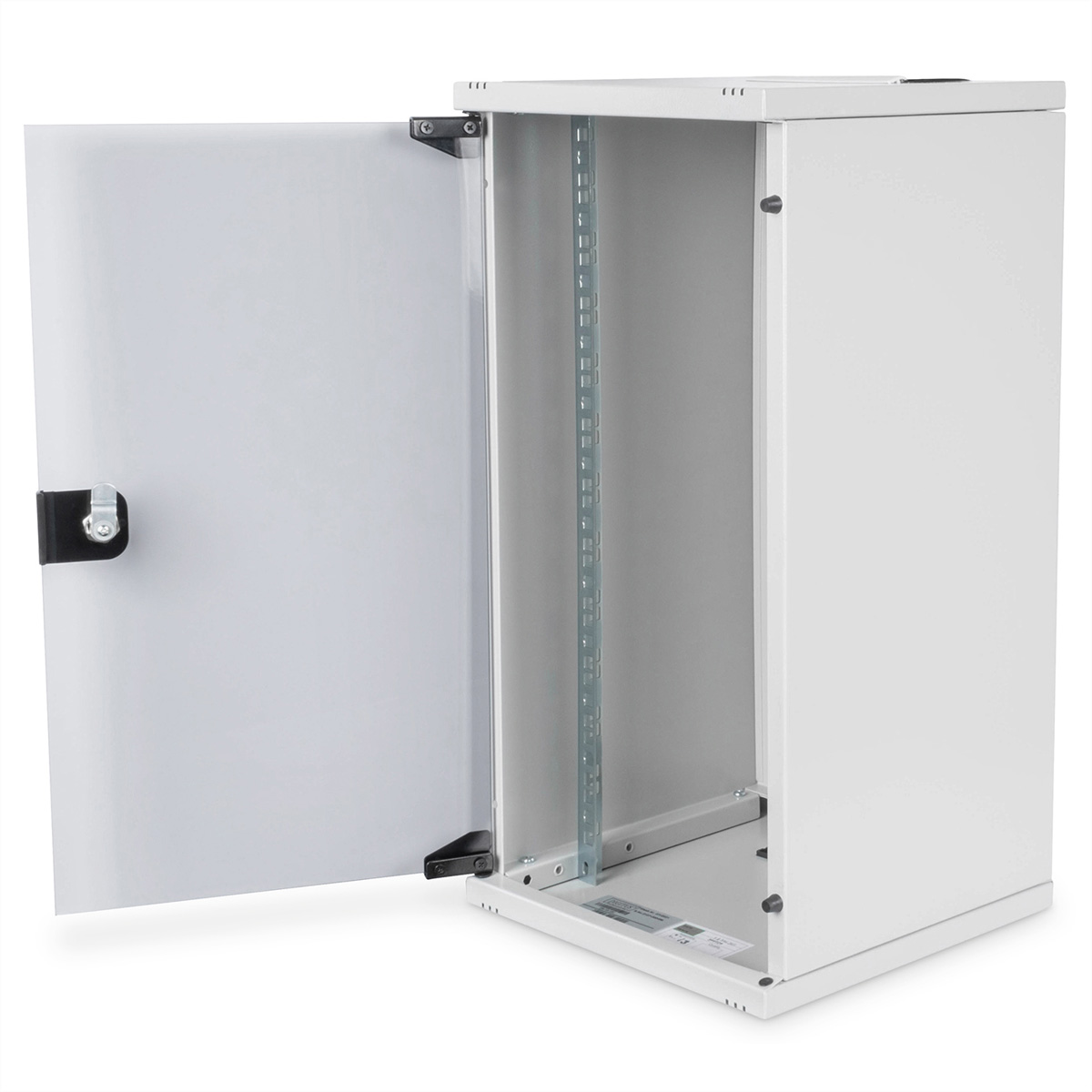 Un armadio server bianco con porta aperta. All'interno ci sono guide di montaggio. Sfondo bianco.