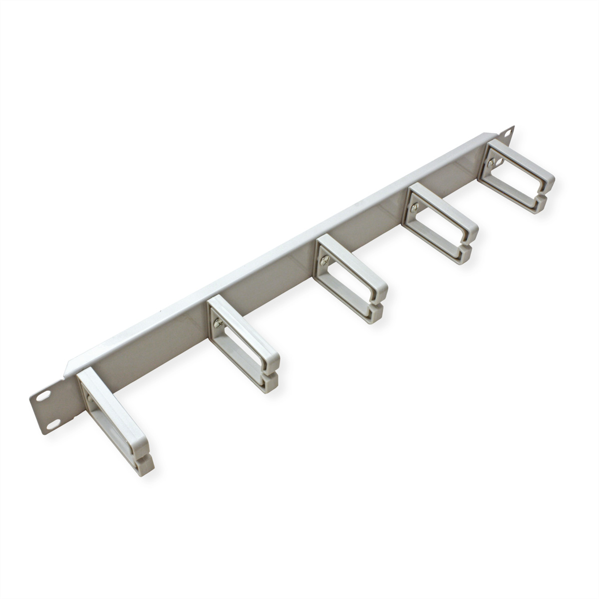 Un pannello rack con cinque slot rettangolari per la gestione dei cavi. Isolato su sfondo bianco.