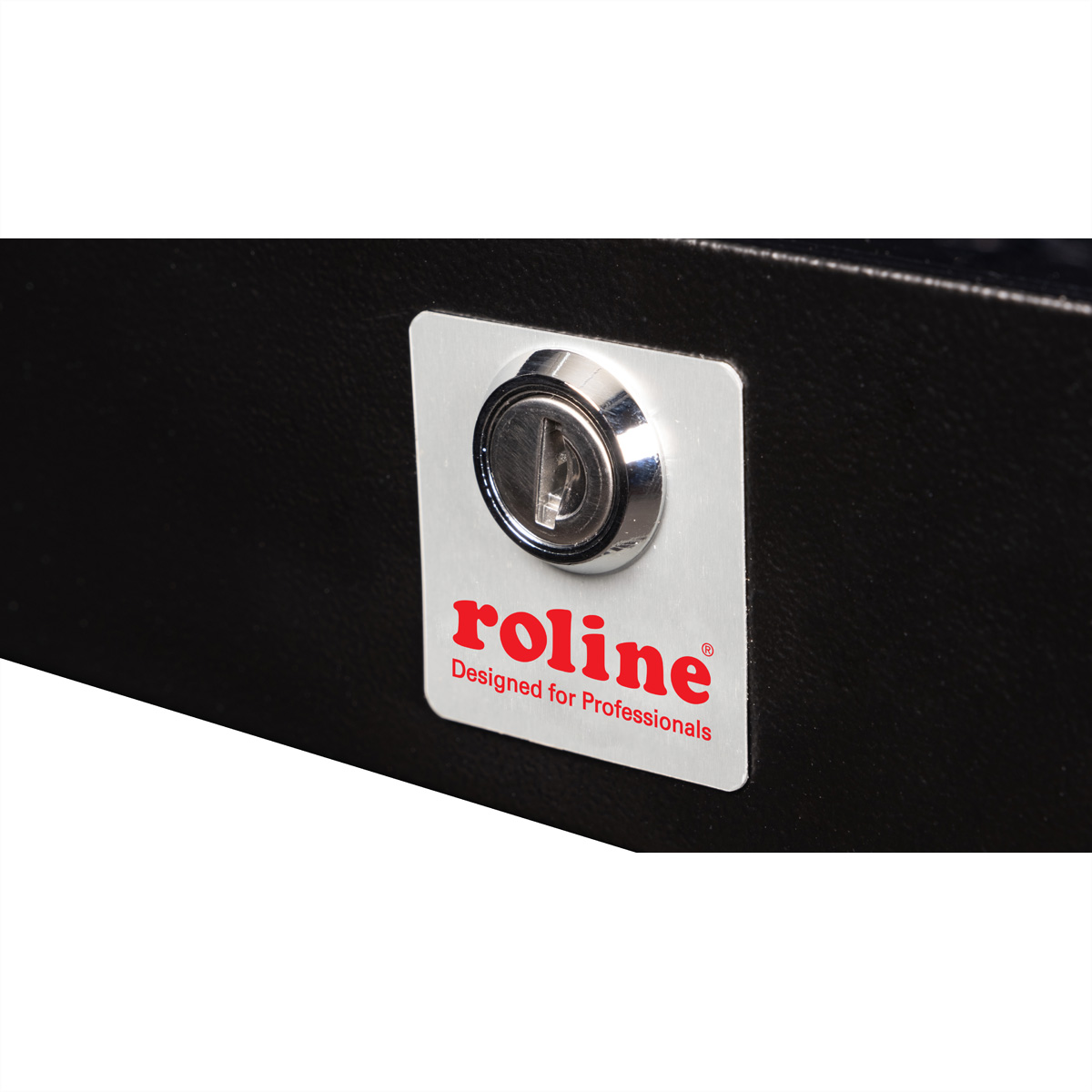 Primo piano di un mobile nero con serratura argentata e logo 'roline'.