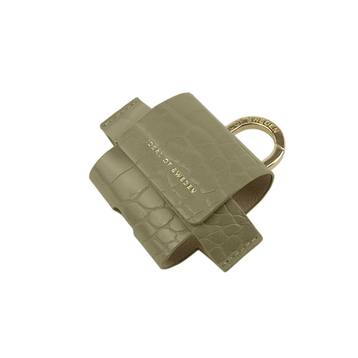 Una funda de teléfono Ideal of Sweden verde claro con un clip de anillo dorado sobre fondo blanco.