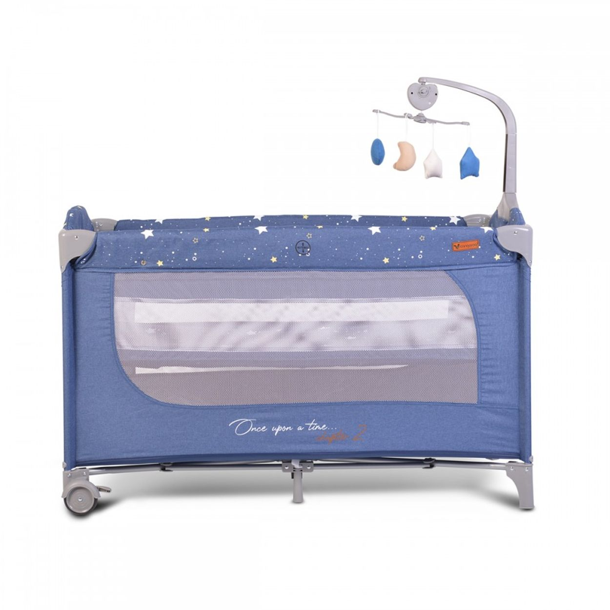 Blauer Baby-Laufstall mit Sternen- und Mond-Design. Weißer Hintergrund.
