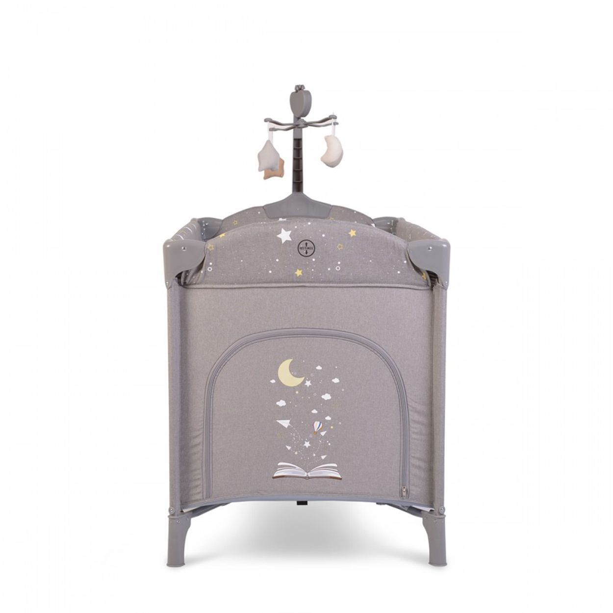 Ein graues Baby-Laufgitter mit Stern- und Mond-Designs und einem Mobile mit Sternen und Monden.
