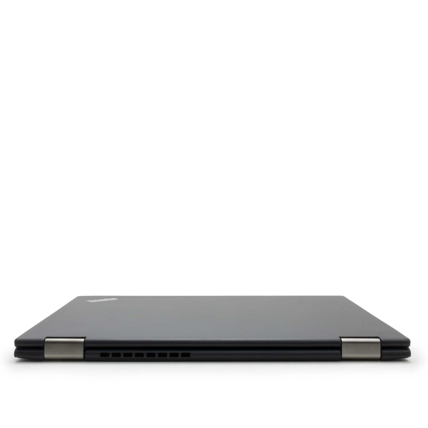 Geschlossener schwarzer Laptop vor weißem Hintergrund. Der Laptop ist schlank und modern.