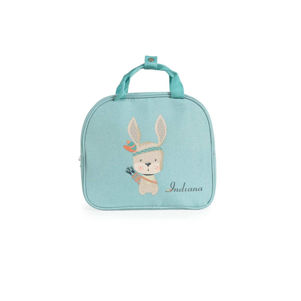 Eine hellblaue, quadratische Lunchtasche mit einem Cartoon-Kaninchen, das Pfeile hält. Auf der Tasche steht 'Indiana'.