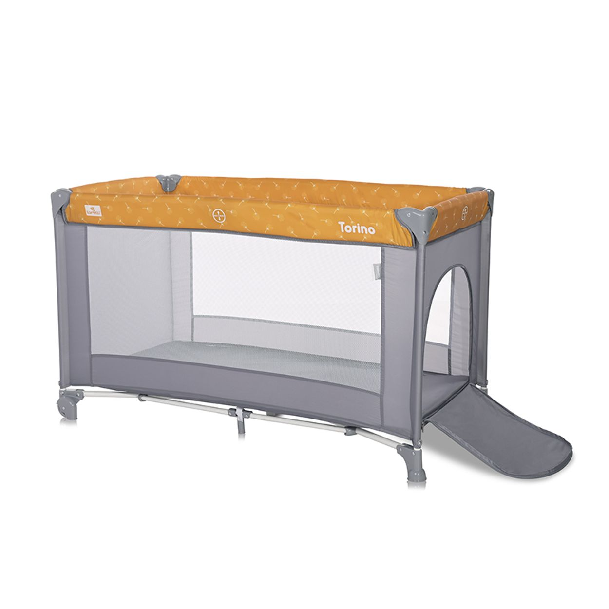 Una cuna de viaje para bebés gris y amarilla, con un lado de malla y una pequeña rampa para la puerta.