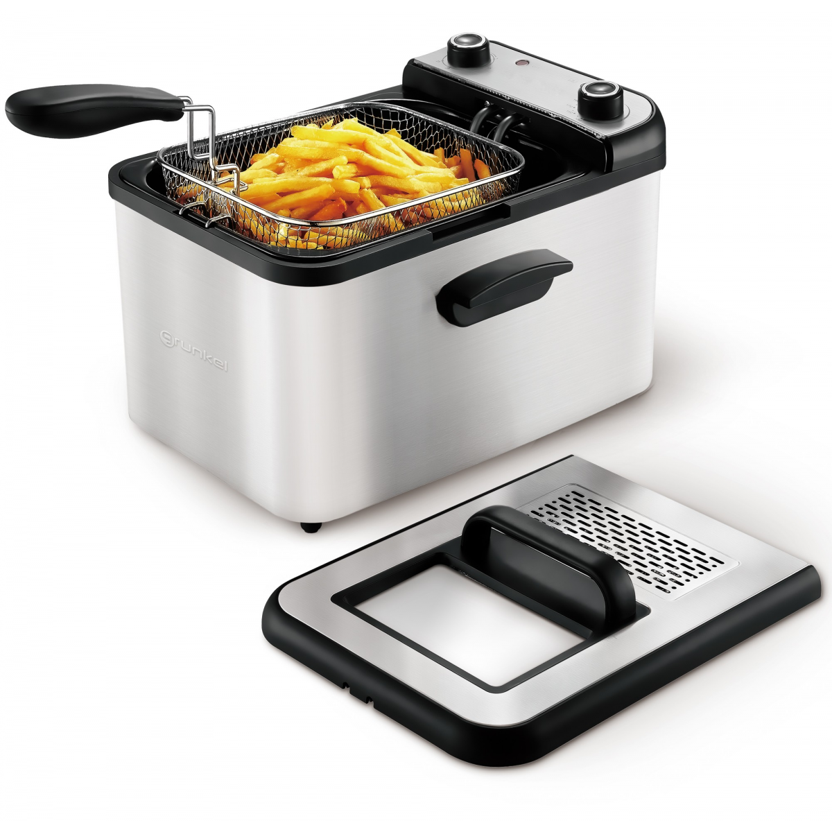 Una freidora de acero inoxidable con papas fritas en la cesta y la tapa quitada. Mangos negros.