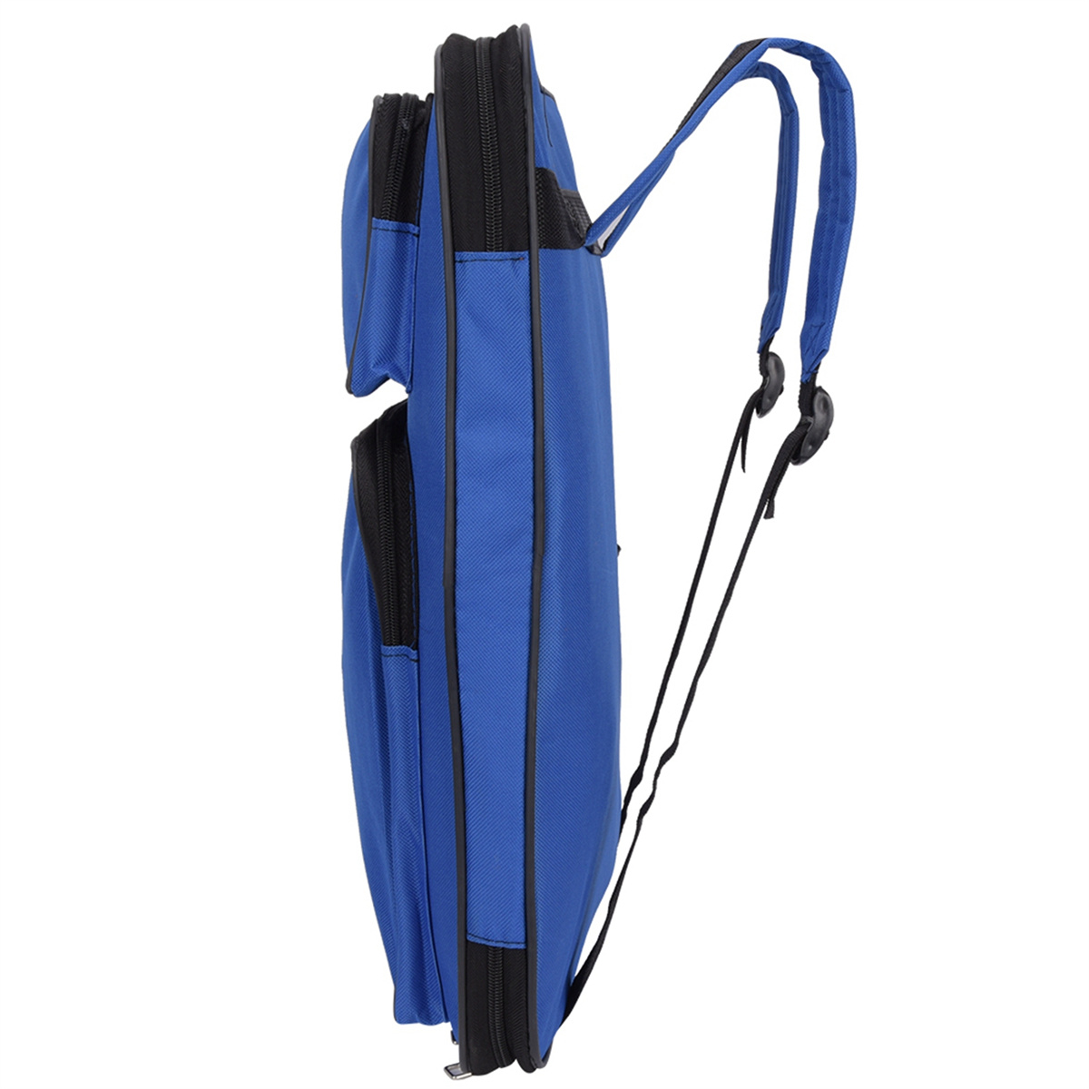 Ein blauer Rucksack mit zwei Fächern und schwarzen Reißverschlüssen und Riemen. Seitenansicht auf Weiß.