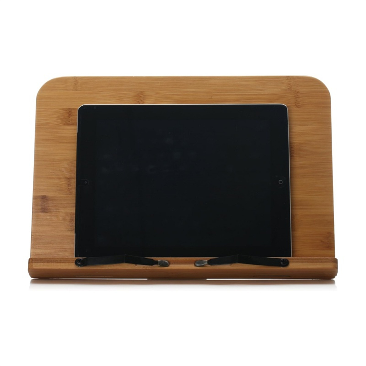 Ein hölzerner Tablet-Ständer mit einem schwarzen Tablet darauf.