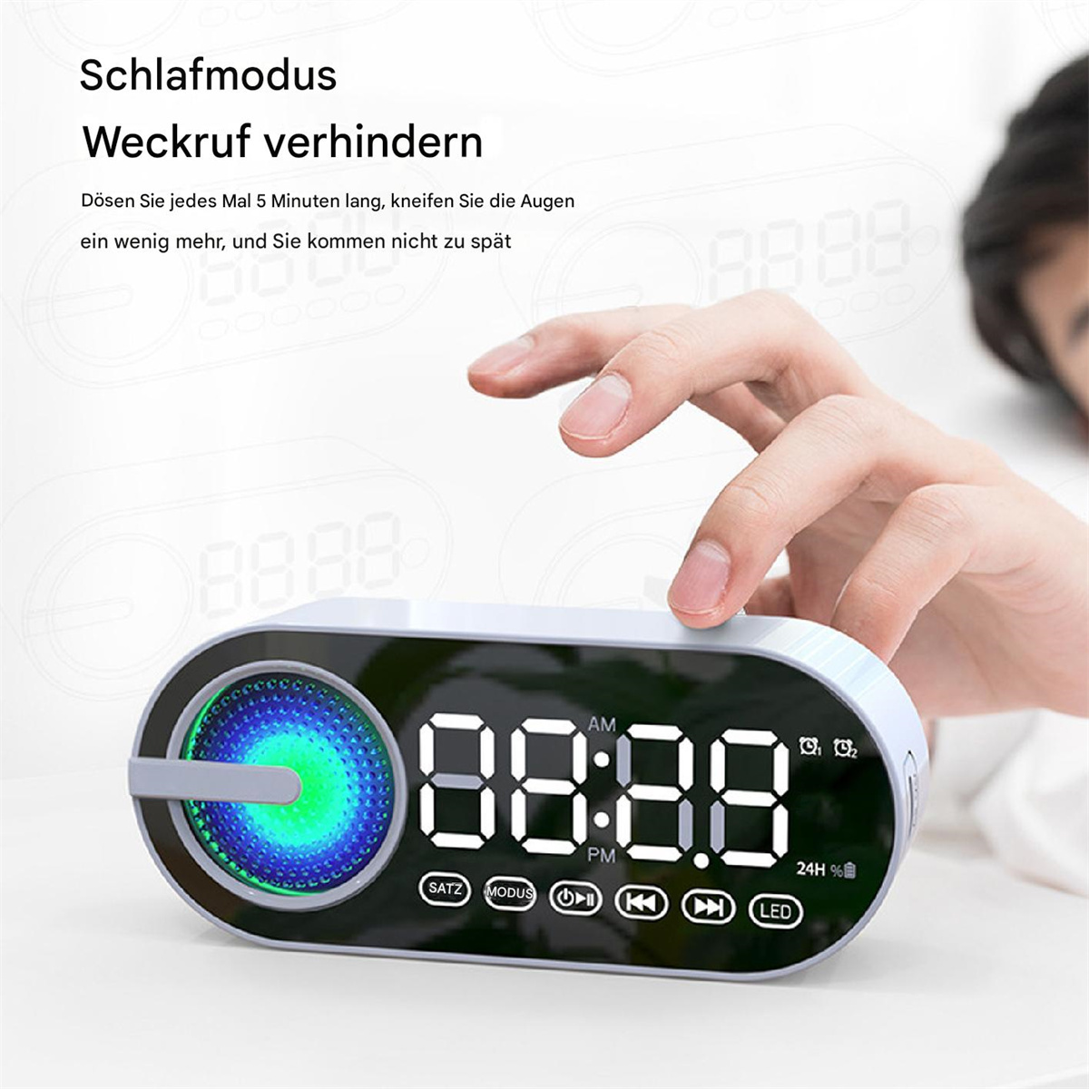 Digitaler Wecker mit buntem Licht, Hand greift danach.