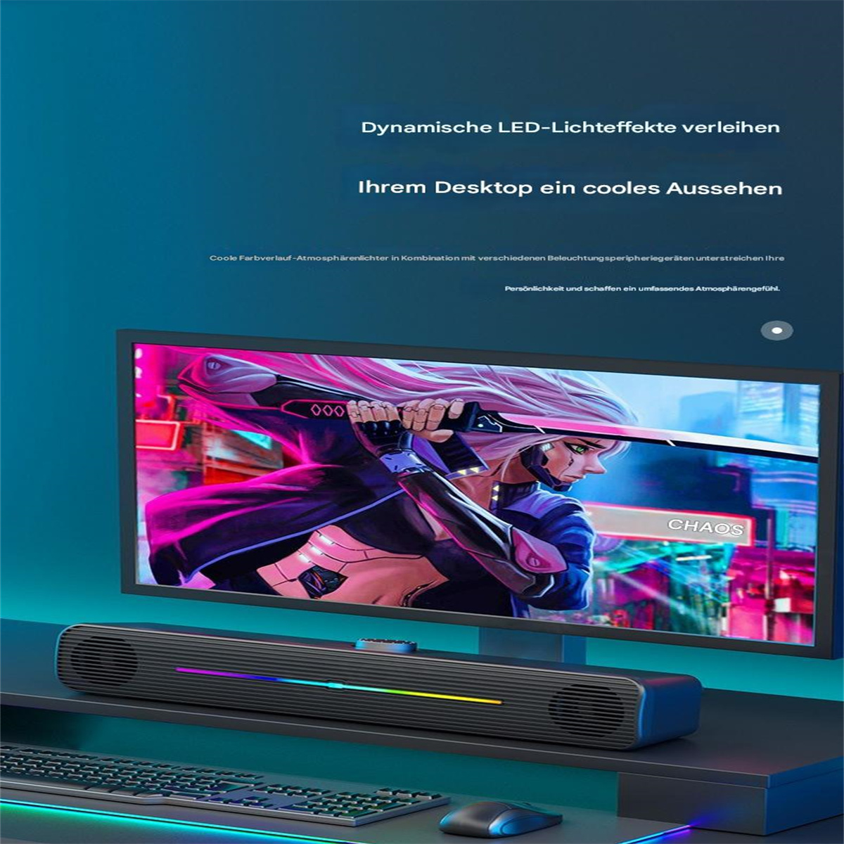 Ein Monitor mit einer Gaming-Szene, eine Soundbar, eine Tastatur und eine Maus auf einem Schreibtisch.