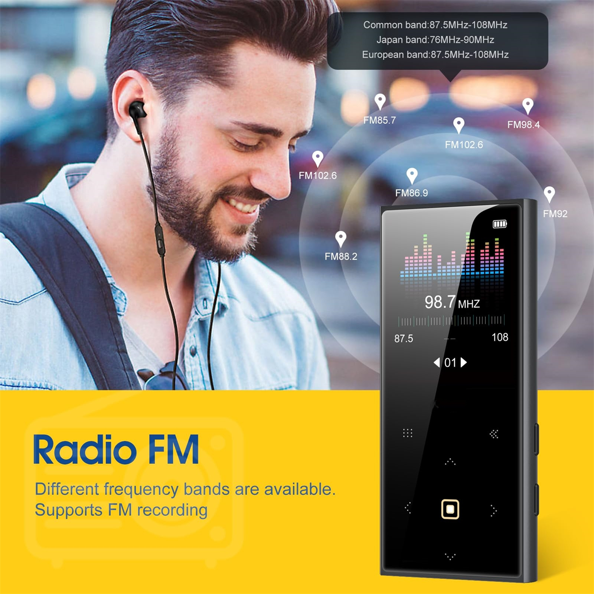 Mann mit Kopfhörern, der einem schwarzen Radiogerät zuhört, mit angezeigten UKW-Funkfrequenzen.