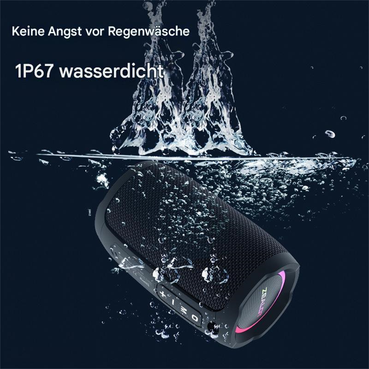 Ein schwarzer, wasserdichter Lautsprecher, der in Wasser eingetaucht ist, mit Wassertropfen.