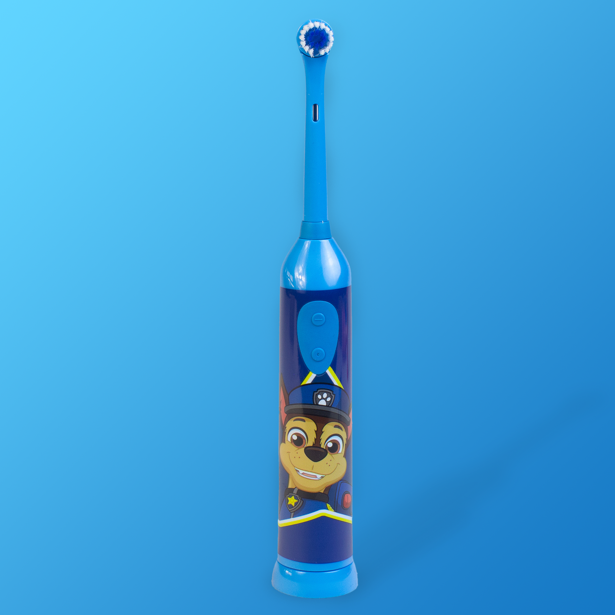 Cepillo de dientes eléctrico azul y blanco con personaje de dibujos animados sobre fondo azul.