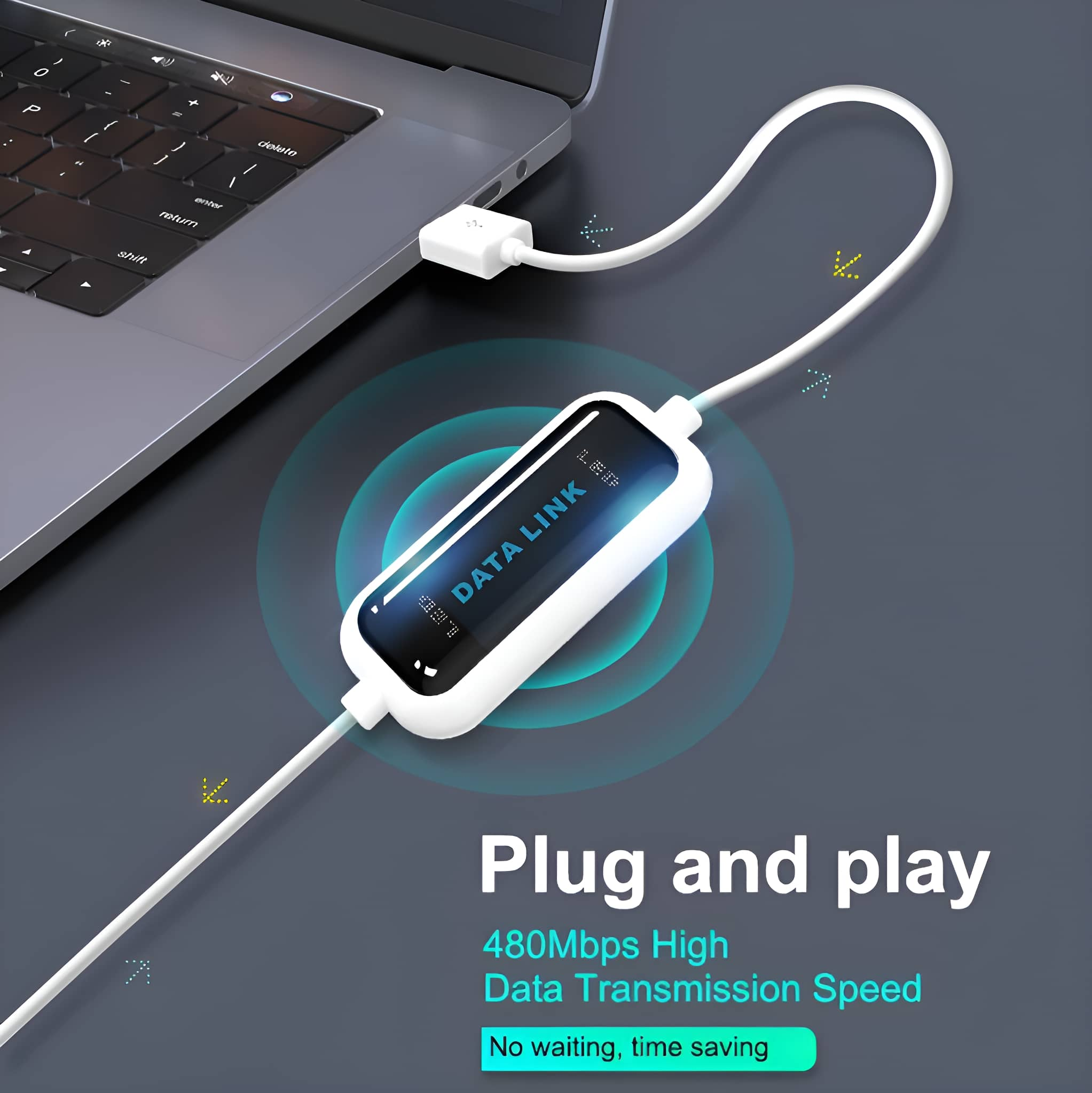 Laptop, der über ein USB-Kabel mit einem weißen Datenlink-Gerät verbunden ist. Grauer Hintergrund.