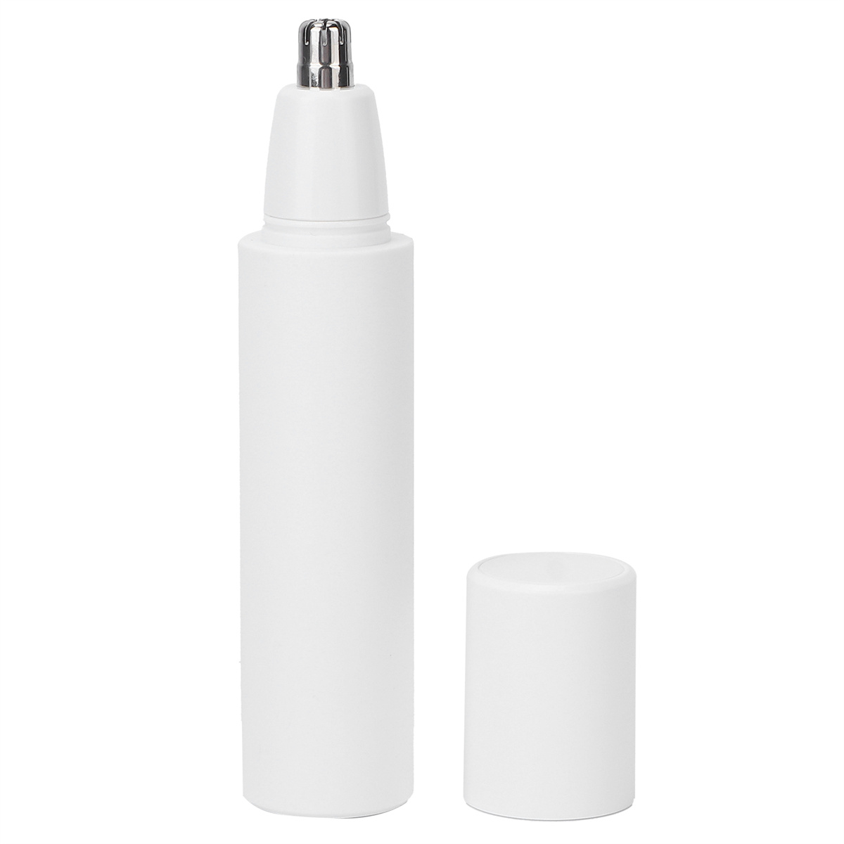 Weißer Nasenhaartrimmer mit Kappe. Silberne Spitze sichtbar.