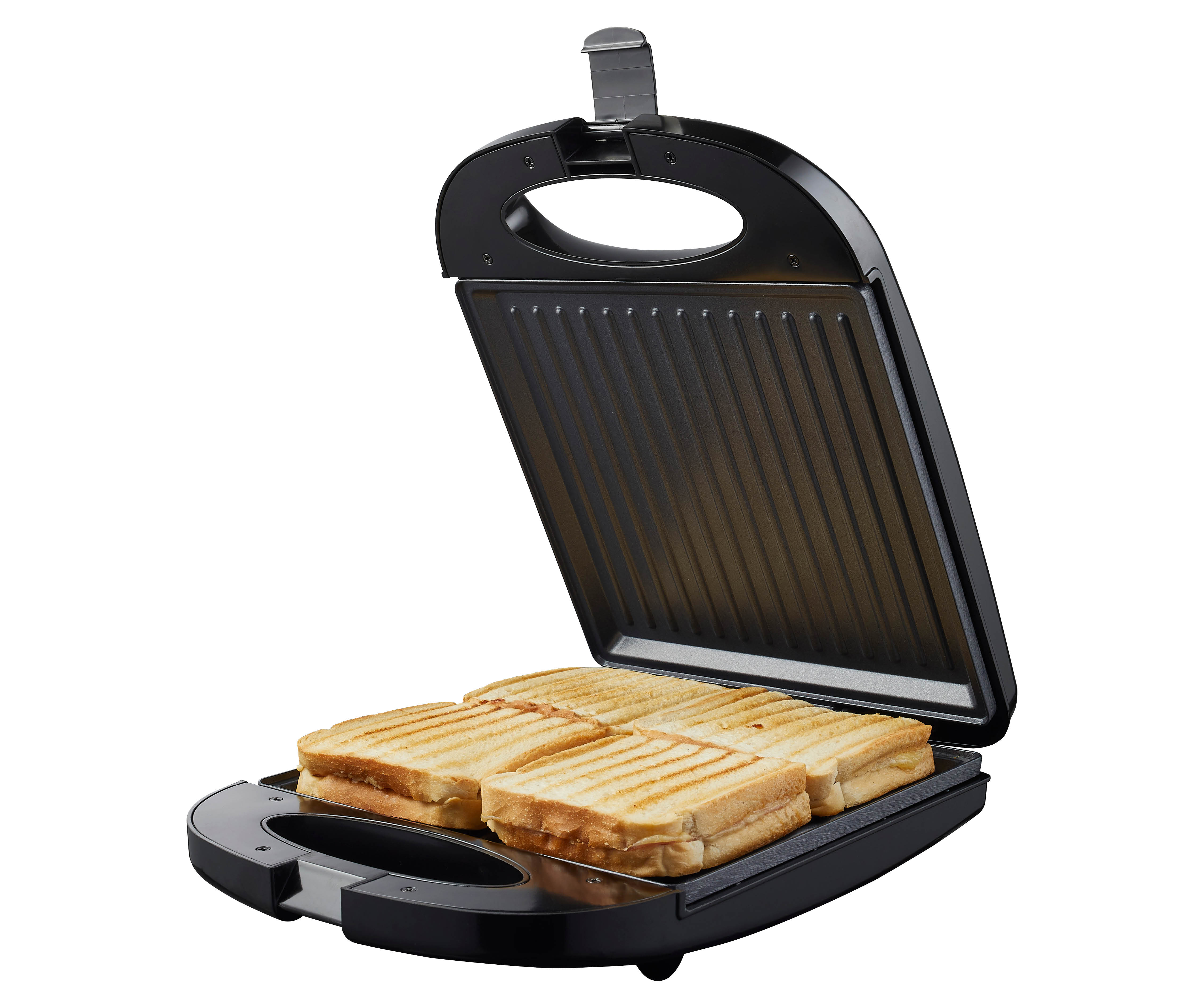 Ein schwarzer offener Sandwich-Toaster mit vier getoasteten Sandwiches. Weißer Hintergrund.