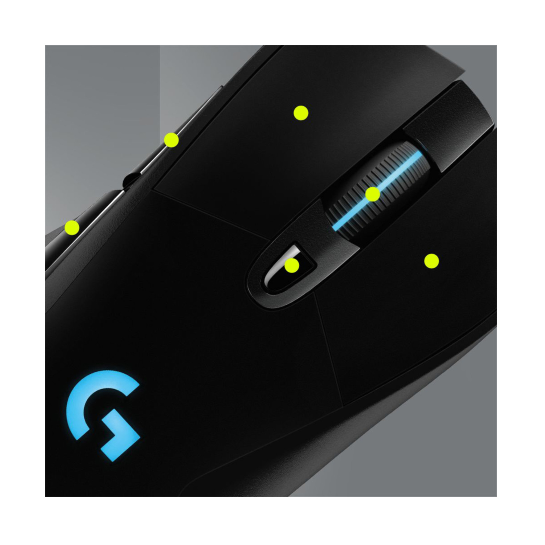 Zwarte gamingmuis met blauwe lichtaccenten, een scrollwiel en gele accenten.