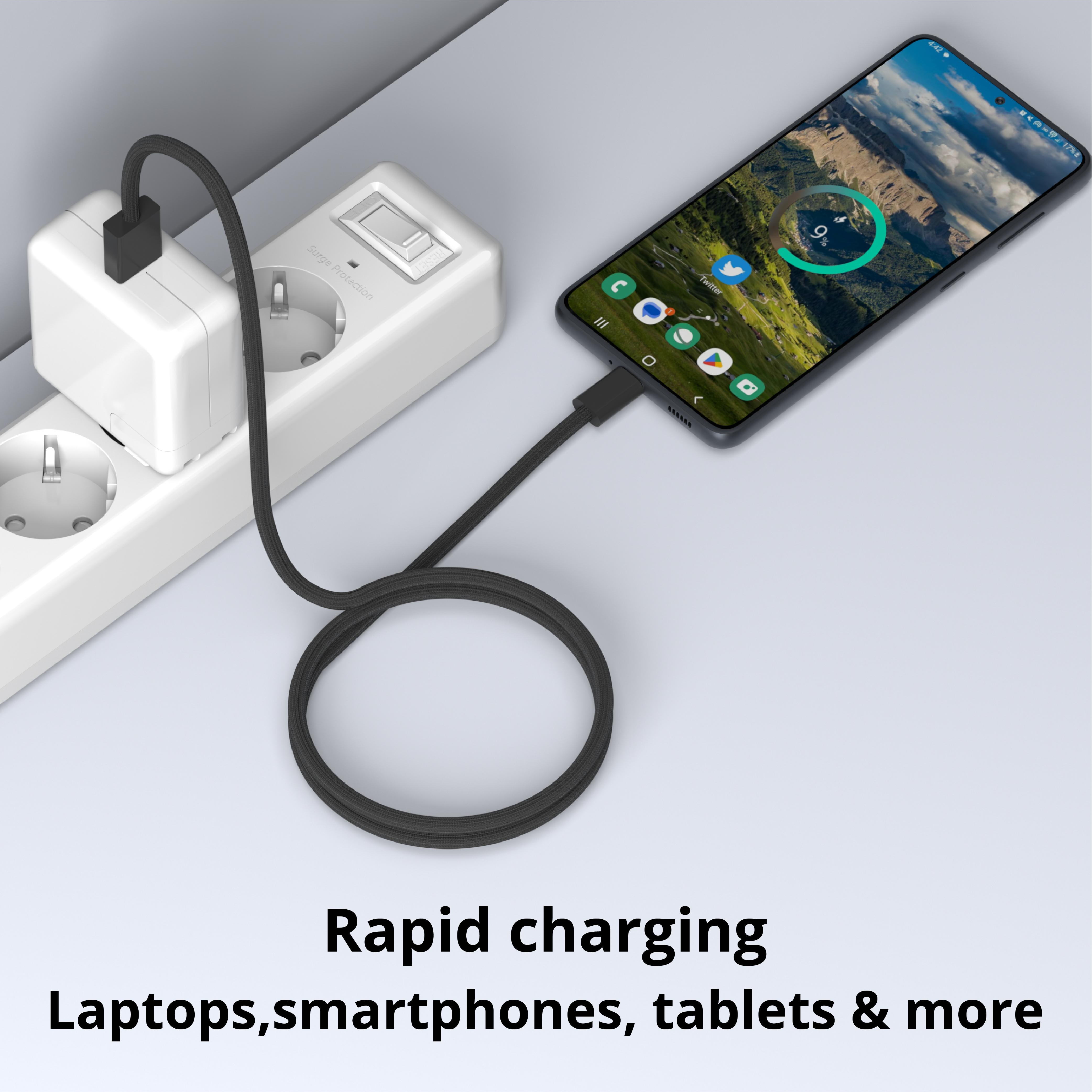 Een telefoon die oplaadt met een zwarte kabel aangesloten op een stopcontact en telefoon.