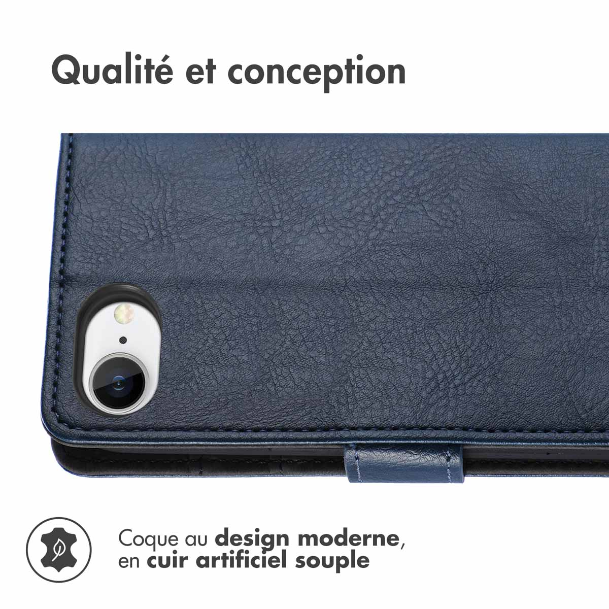 Een modern ontworpen blauwe leren hoes met een camerahole, die de cover laat zien.
