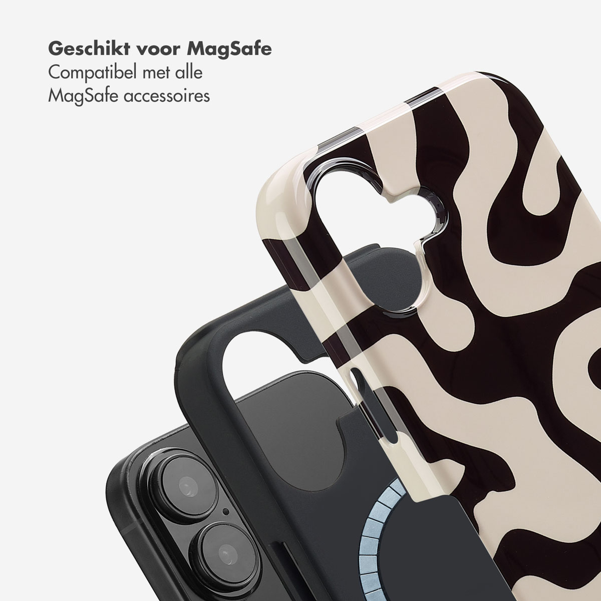 Coques de téléphone avec un motif. Une coque est autour d'un téléphone. Deux autres coques sont à côté du téléphone.