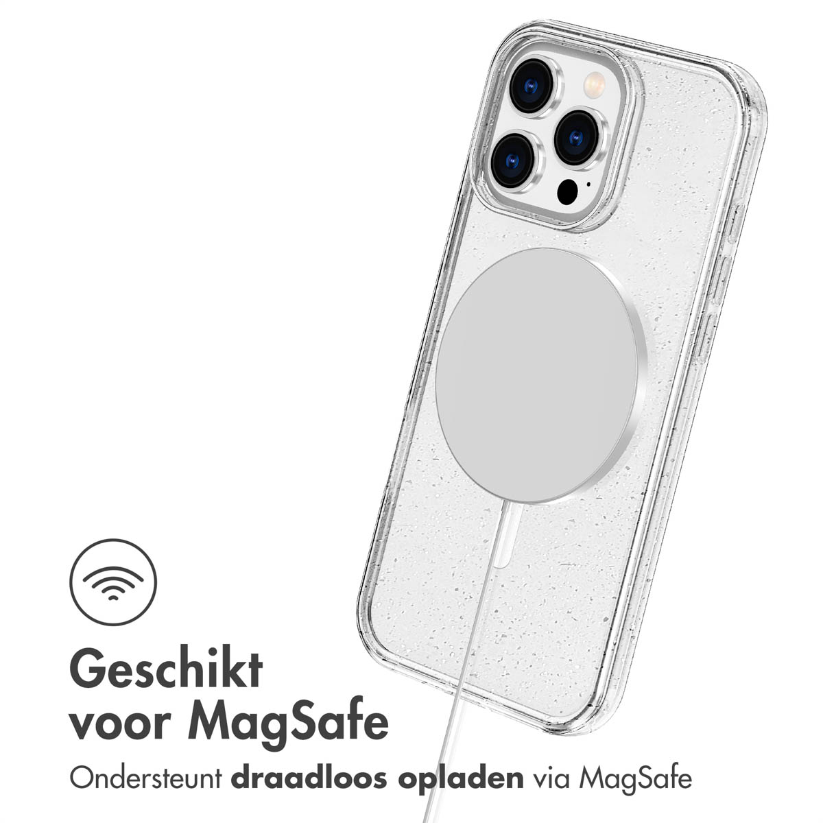 Un téléphone dans un étui transparent avec un chargeur MagSafe blanc attaché.