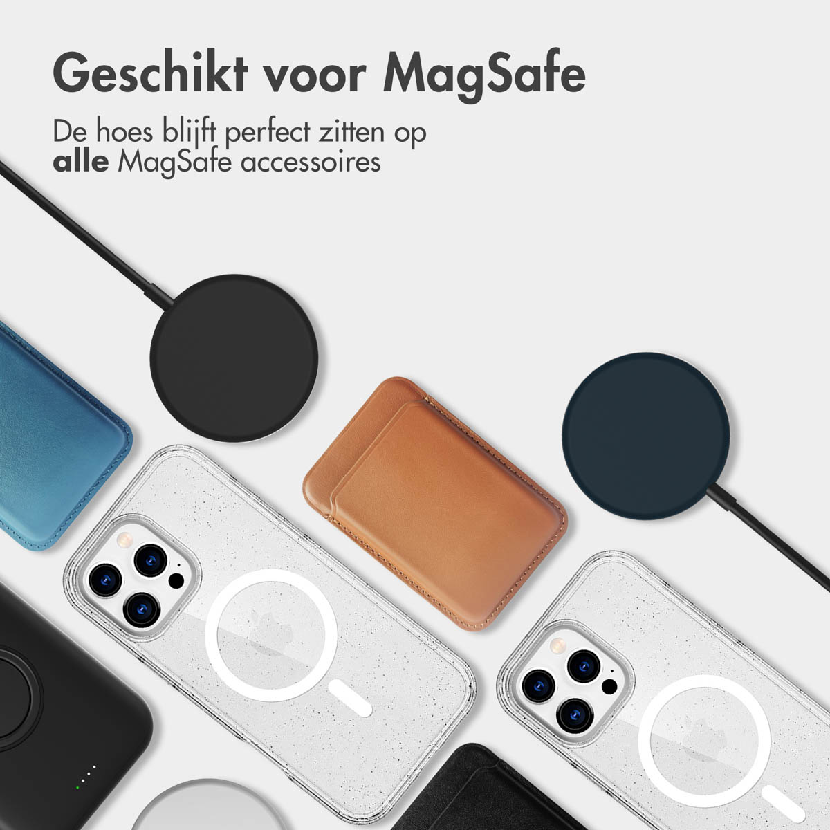 Meerdere telefoonhoesjes, oplaadpads en een leren portemonnee op een lichte achtergrond.
