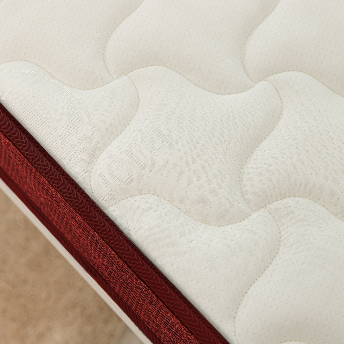 Primer plano de un colchón blanco con borde rojo.