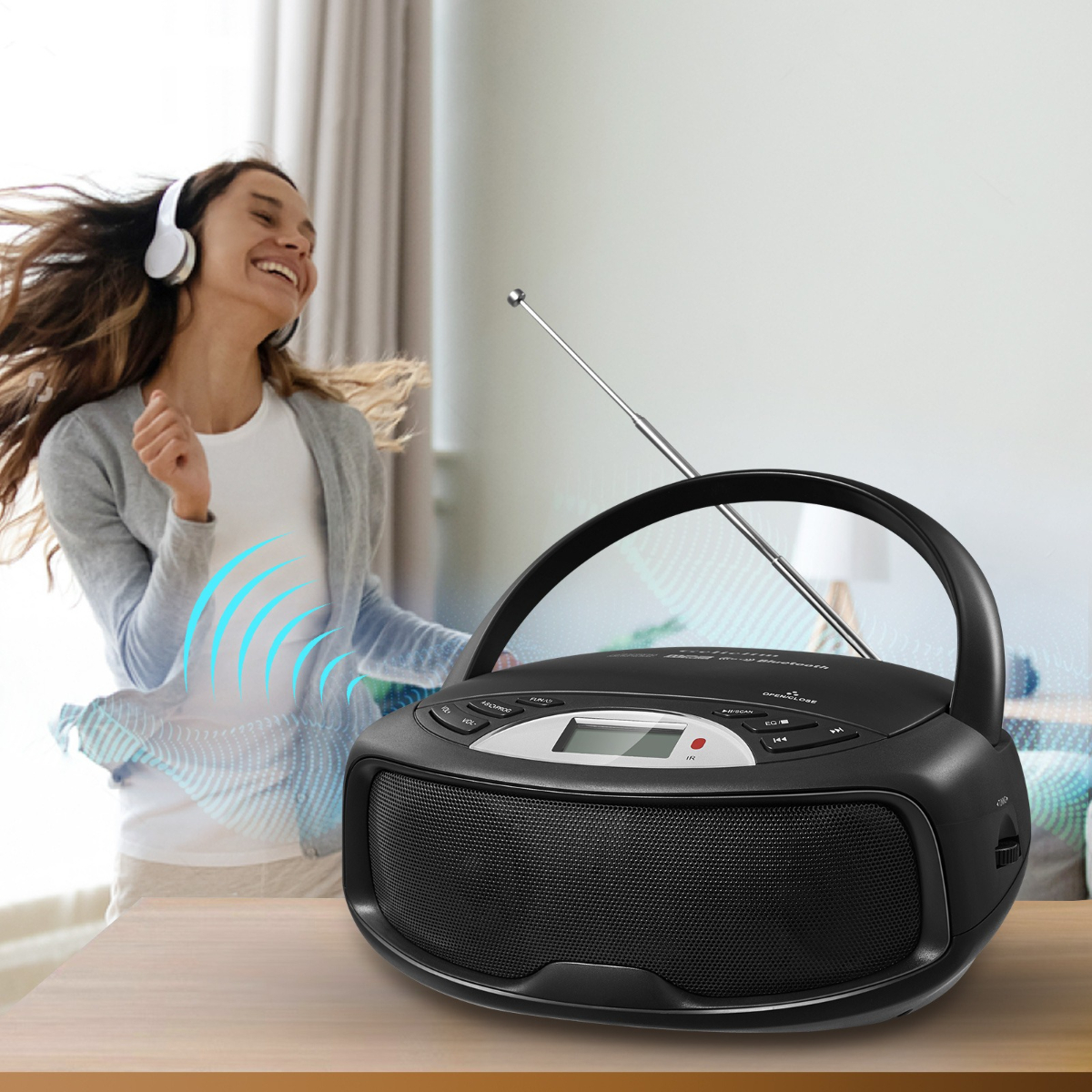 Tanzende Frau mit Kopfhörern. Schwarzes Radio auf dem Tisch. Blaue Wellenlinien im Hintergrund.