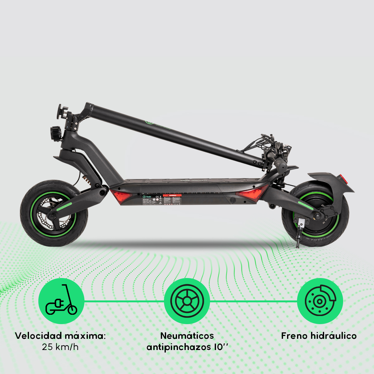 Zwarte elektrische scooter met groene accenten, toont snelheid en reminfo.