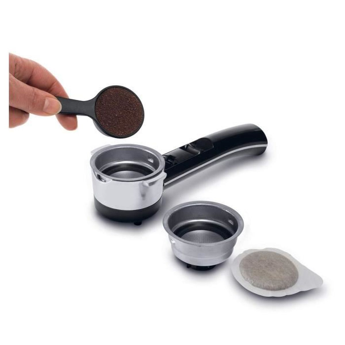 Elementy ekspresu do espresso: kolba, koszyk filtra i kapsułka kawy.