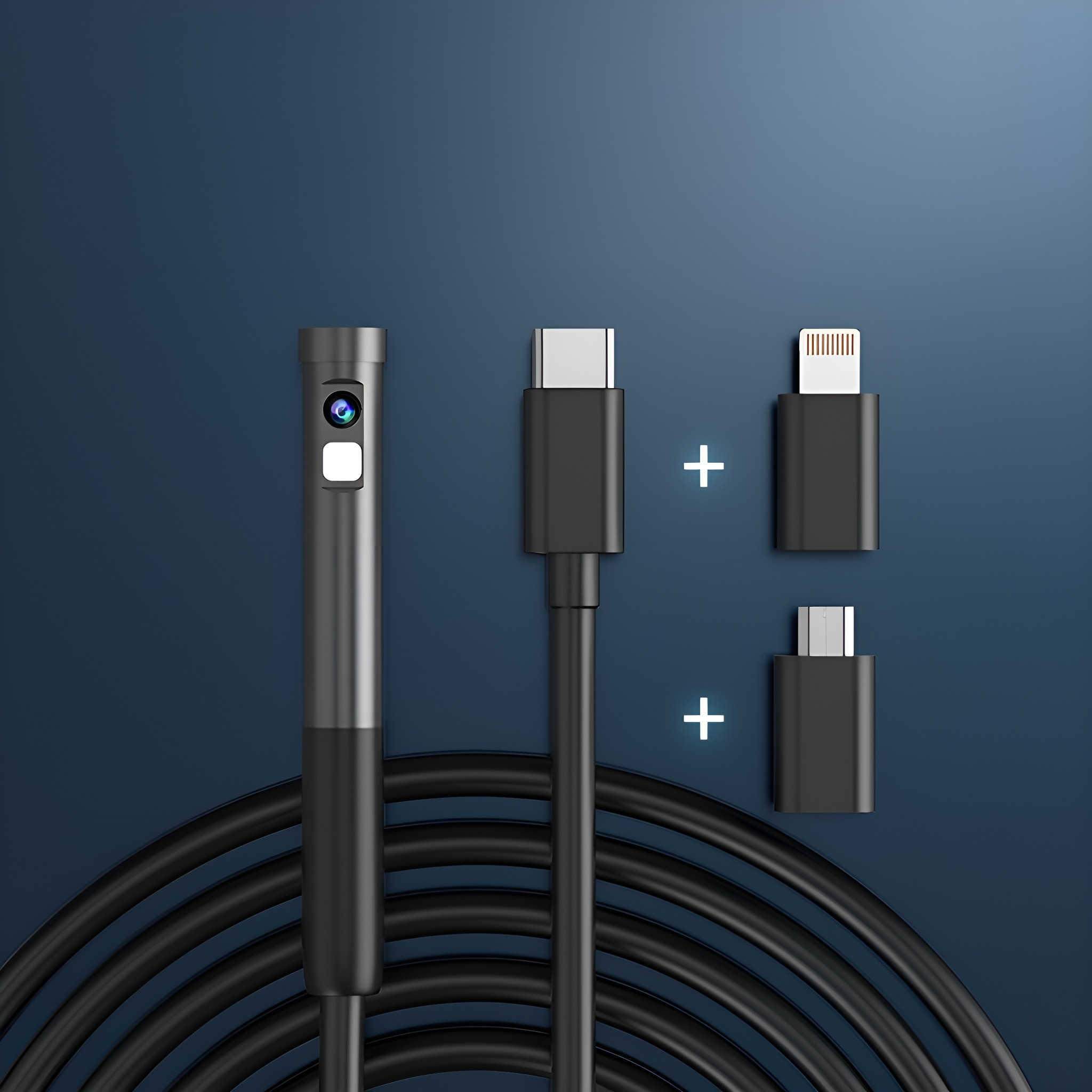 Endoskopkamera und Kabel mit mehreren Adaptern. Der Hintergrund ist dunkelblau.