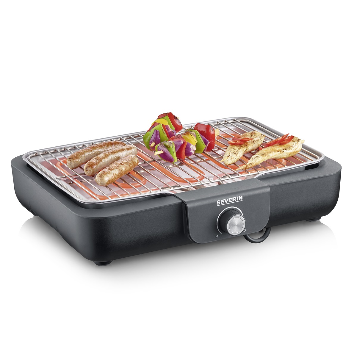 Zwarte en zilveren elektrische grill met gegrild eten: worstjes, paprika's en kip.