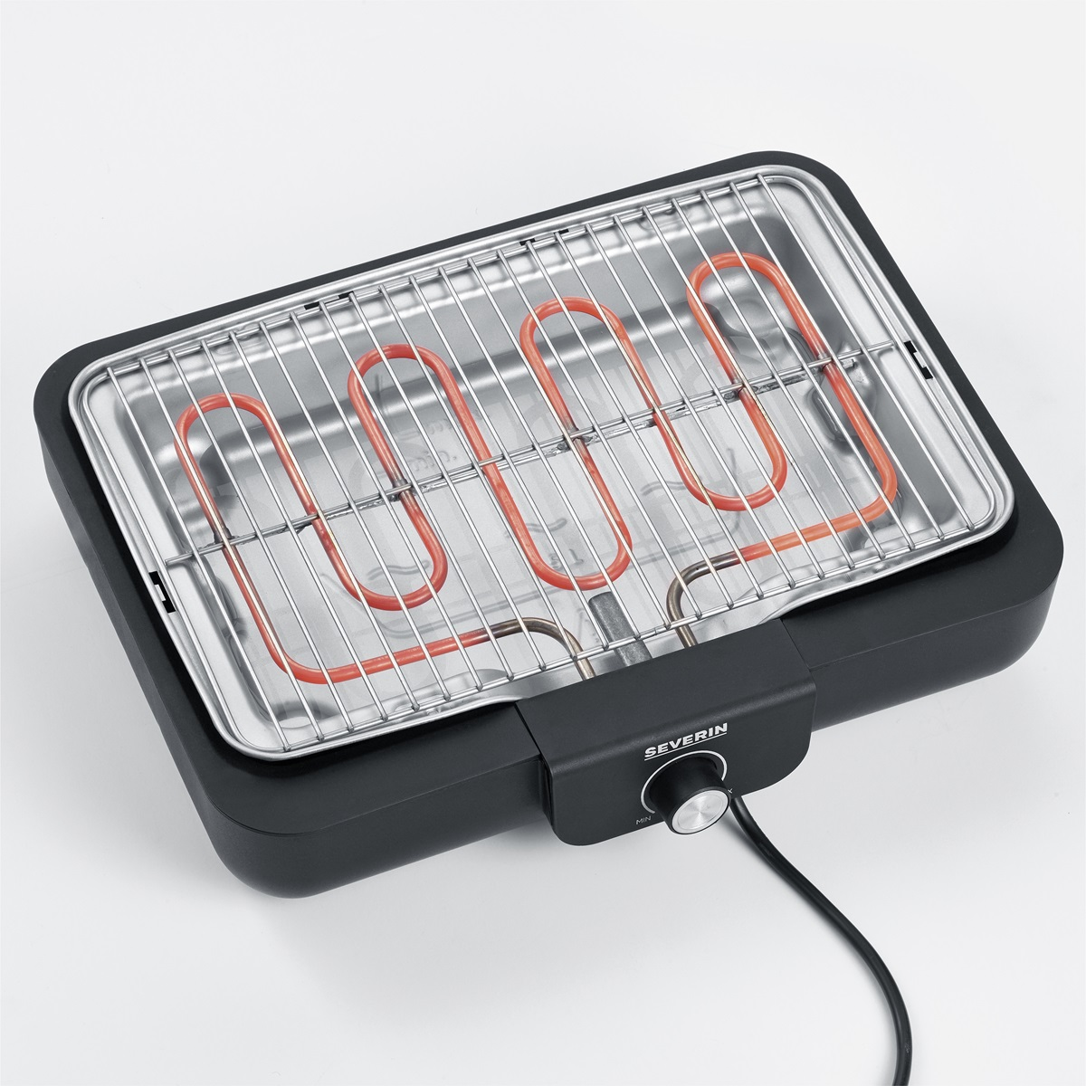 Zwarte elektrische grill met een verwarmingselement en een temperatuurknop op een wit oppervlak.