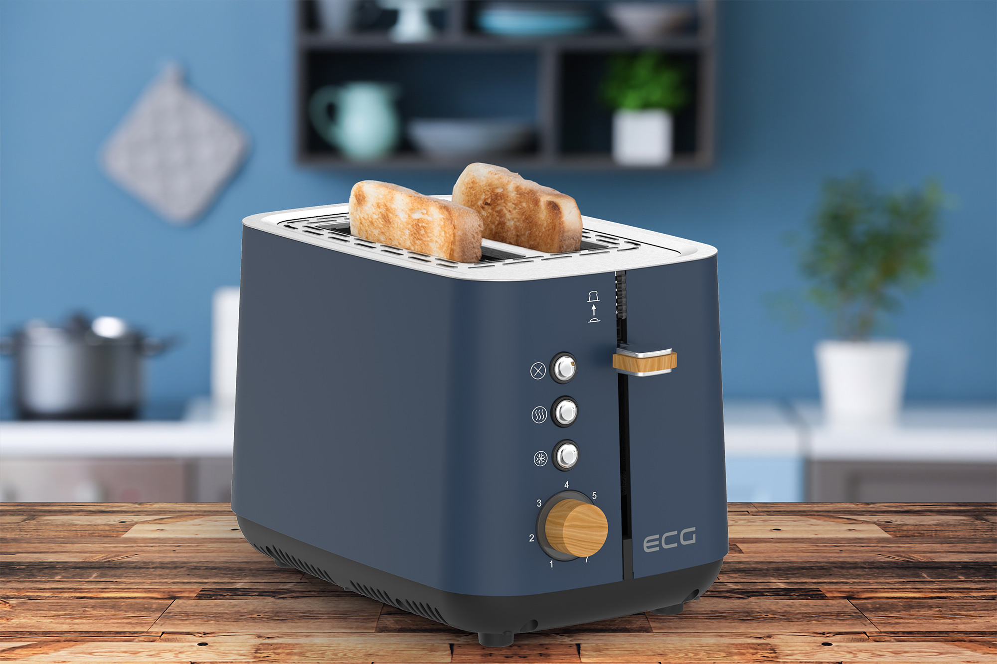 Ein blau-holzfarbener Toaster mit Brot darin, platziert auf einer Holzoberfläche.