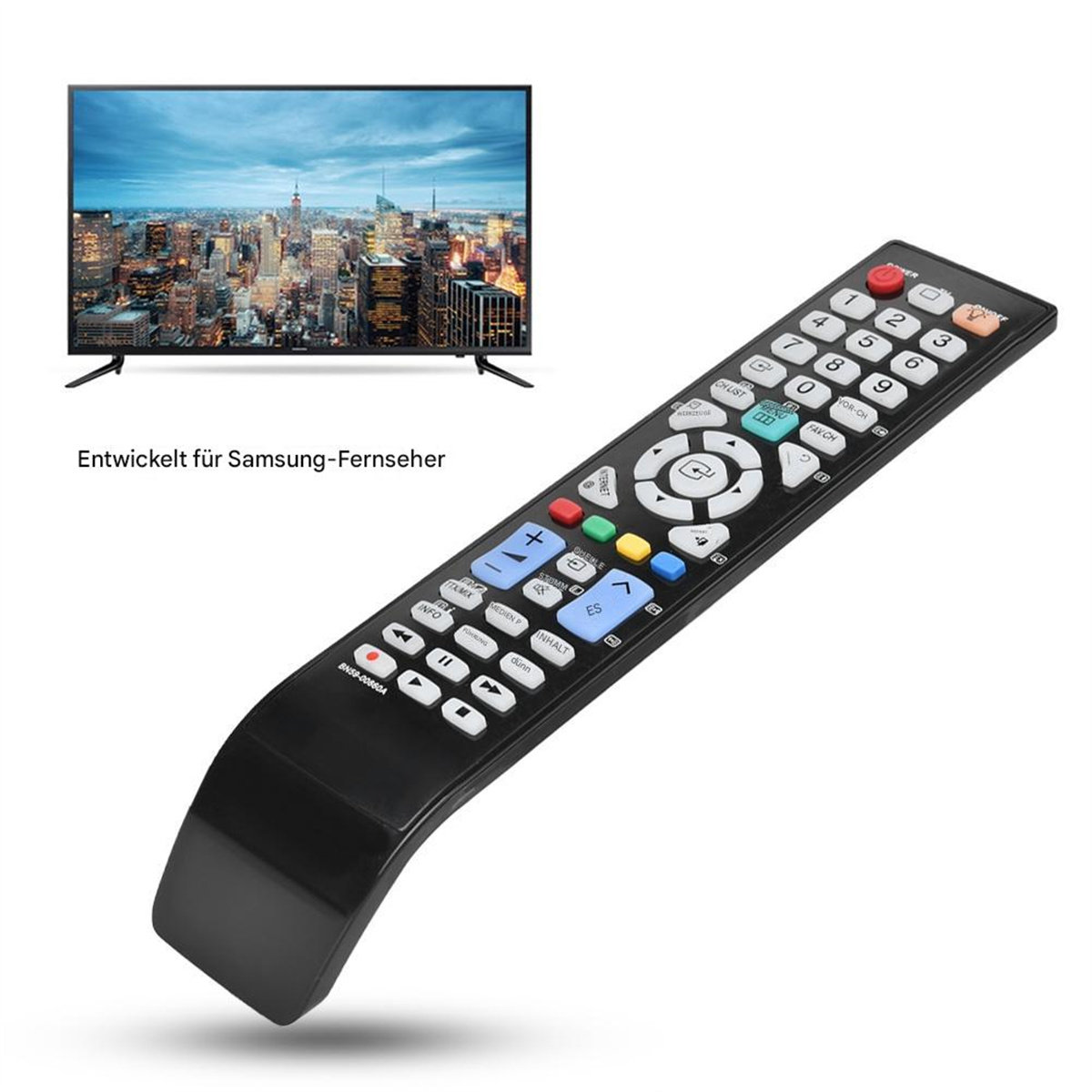 Schwarze TV-Fernbedienung mit vielen Knöpfen. Ein Fernseher ist im Hintergrund.